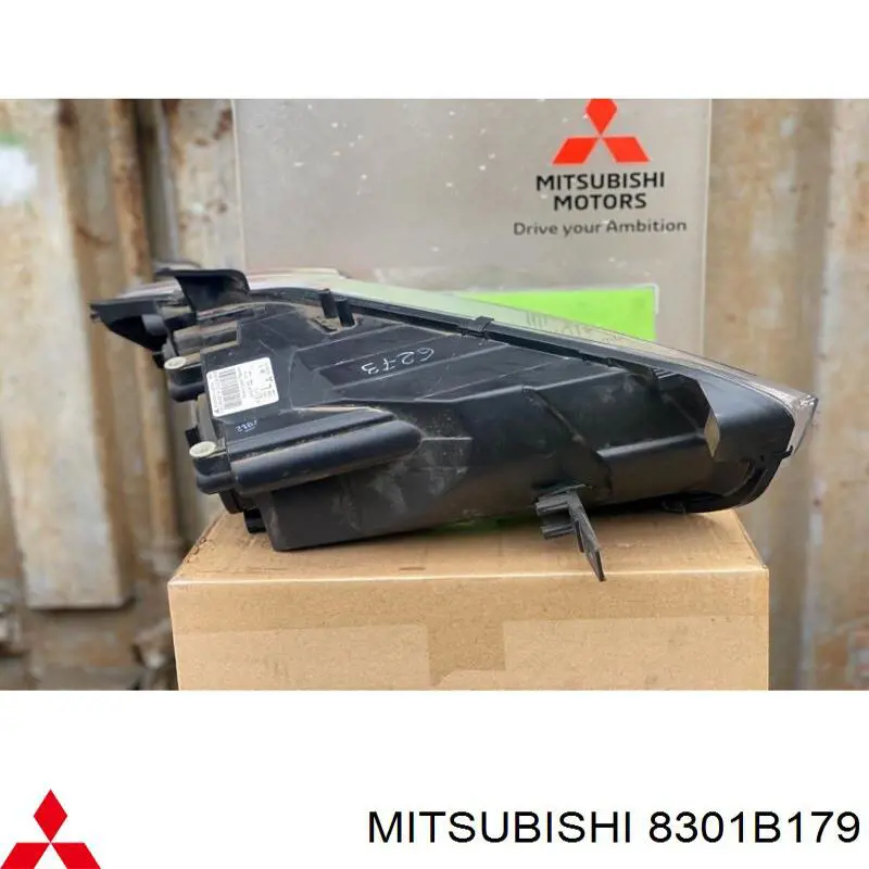 Фара ліва 8301B179 Mitsubishi