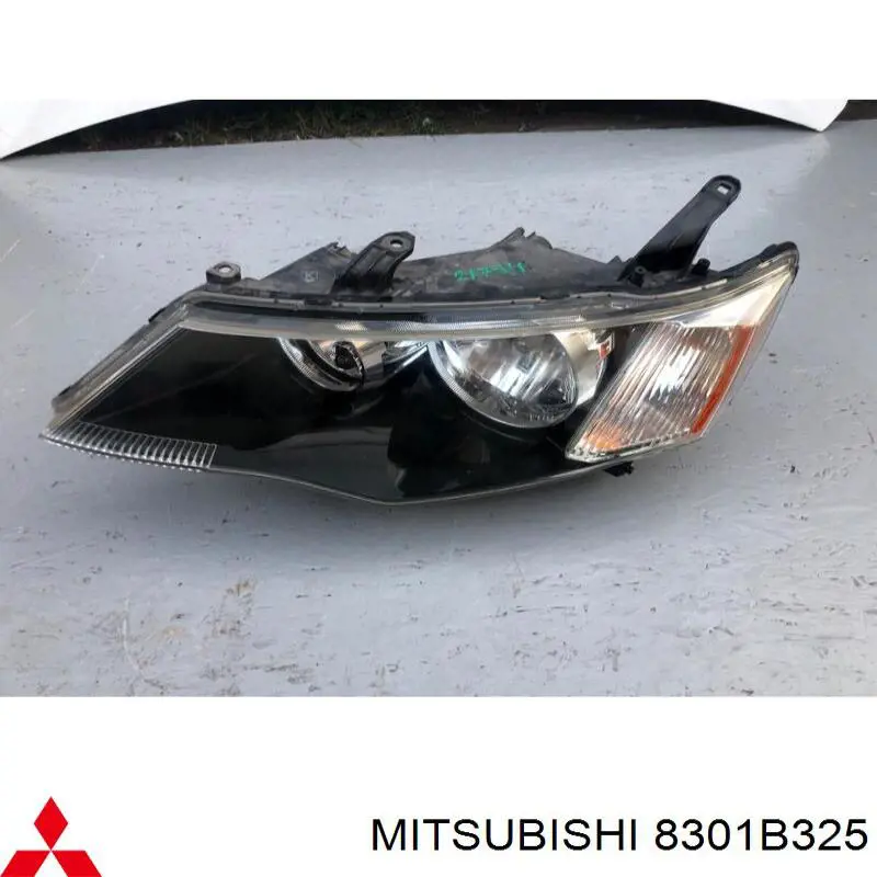 Фара ліва 8301B325 Mitsubishi