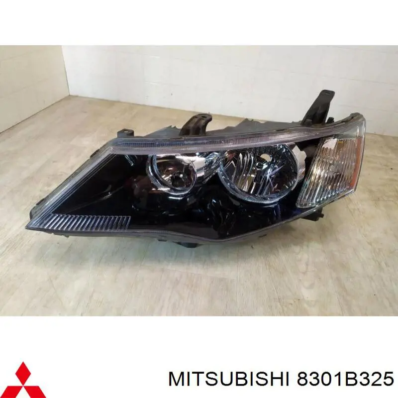 8301B239 Mitsubishi фара ліва