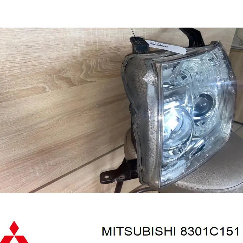 Фара ліва 8301C151 Mitsubishi