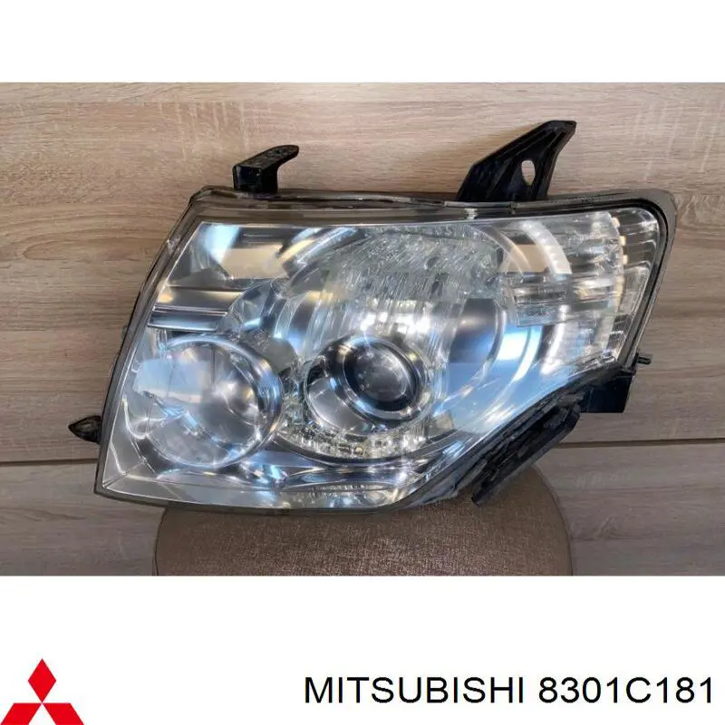 Фара ліва 8301C181 Mitsubishi