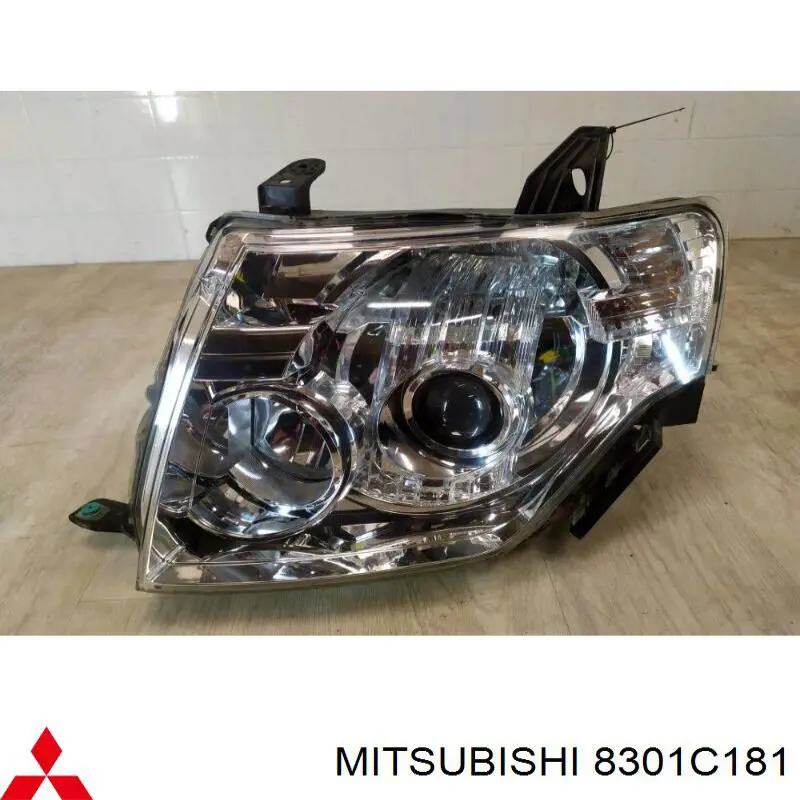 8301C181 Mitsubishi Фара ліва передня