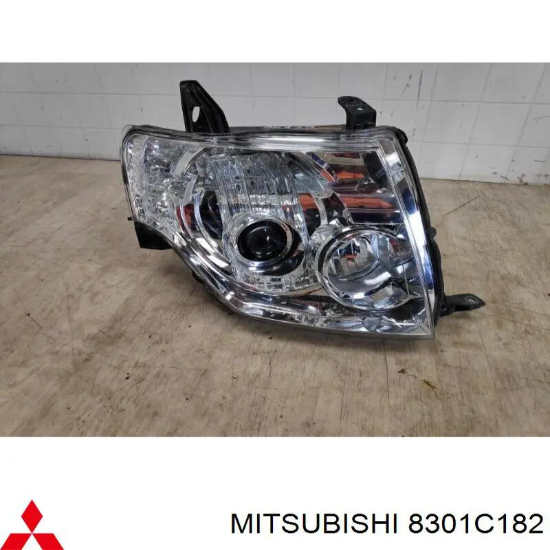 Купити 8301C182 Mitsubishi Права блок фара