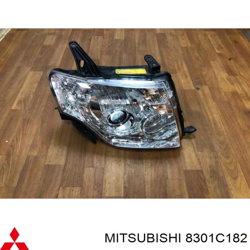 Основна фара - вставка Mitsubishi 8301C182 ціна, від 300.90 USD