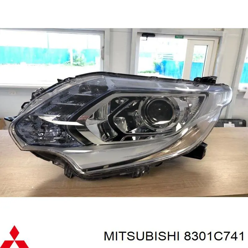 Фари Mitsubishi 8301C741 ціна, від 304.06 USD