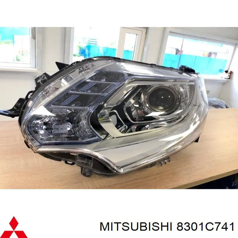 8301C741 Mitsubishi Фара дальнього світла в зборі