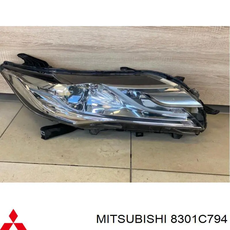 Фара права 8301D666 Mitsubishi