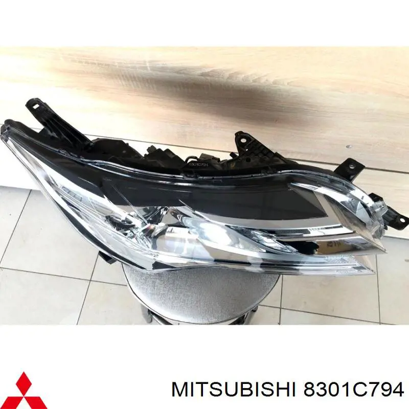 8301D666 Mitsubishi Фара правая