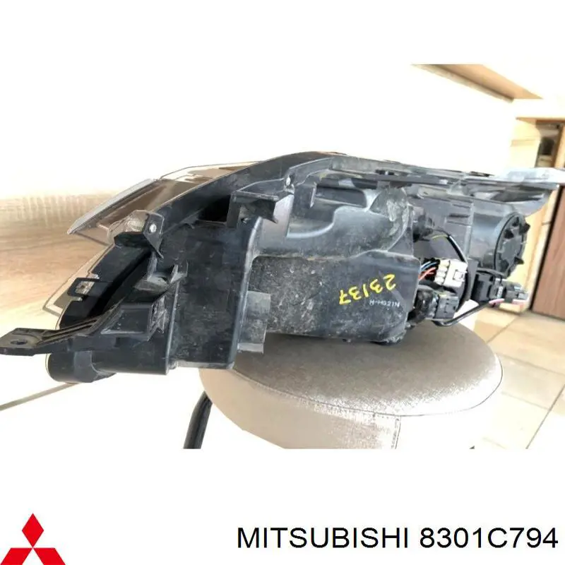 Основна фара - вставка Mitsubishi 8301D666 ціна, від 303.33 USD