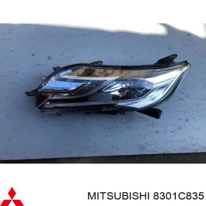 Фара ліва 8301C835 Mitsubishi