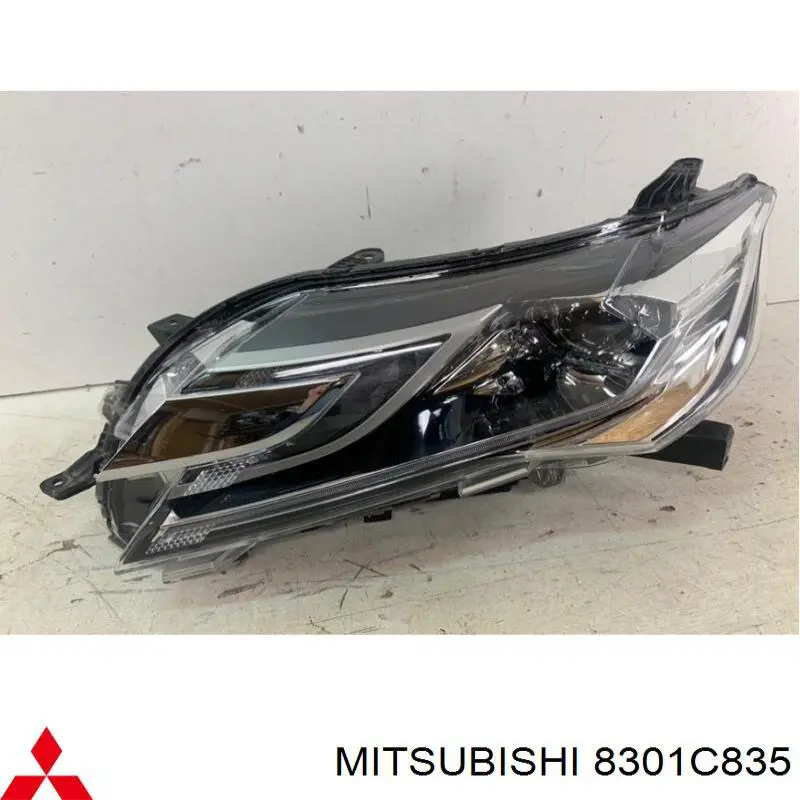 8301C835 Mitsubishi Фара дальнього світла в зборі