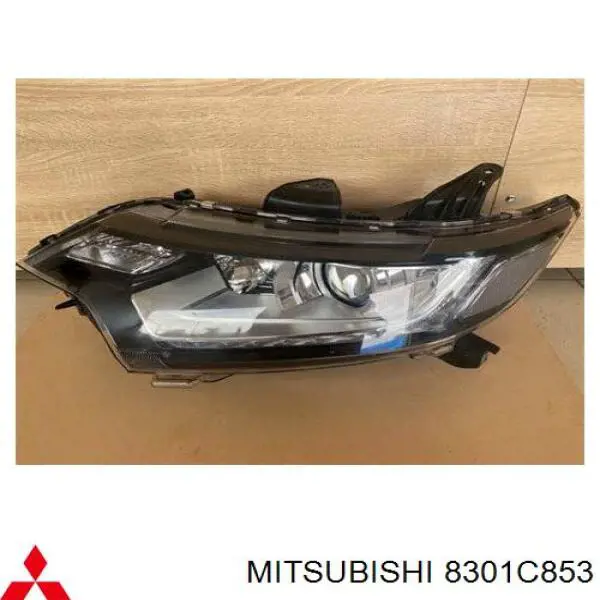 8301C853 Mitsubishi фара ліва