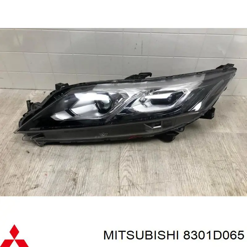 8301D065 Mitsubishi Фара дальнього світла в зборі