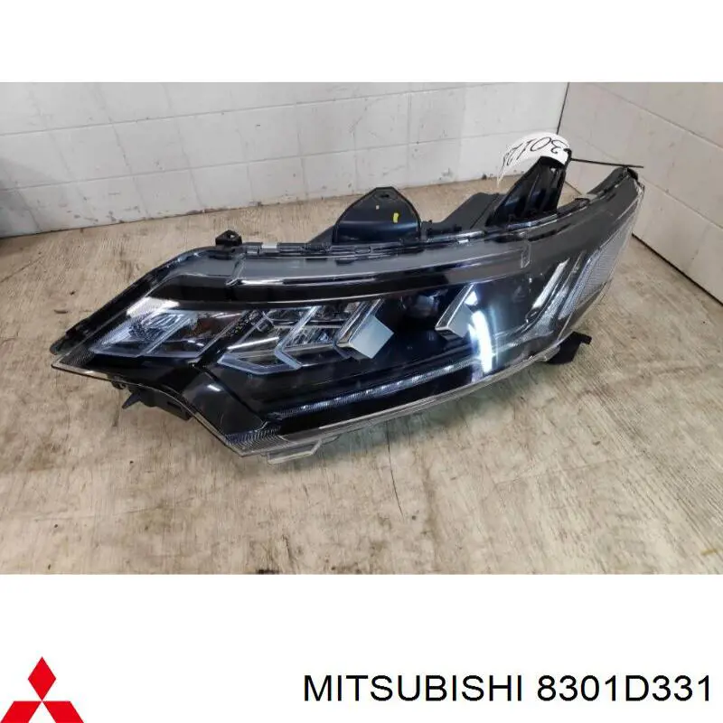 Фари Mitsubishi 8301D331 ціна, від 513.08 USD