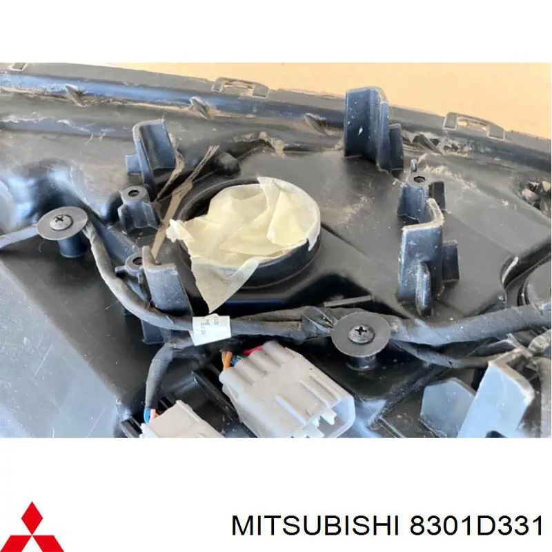 Купити 8301D331 Mitsubishi Основна фара в зборі ліва