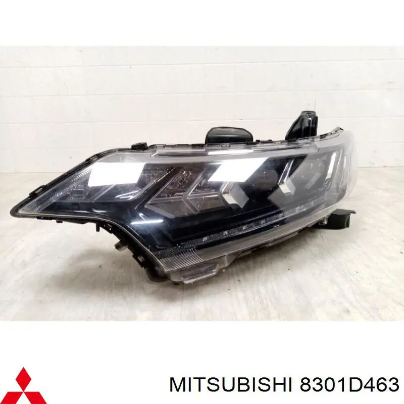 8301D463 Mitsubishi Фара дальнього світла в зборі