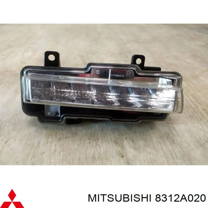 8312A020 Mitsubishi фара денного світла, права