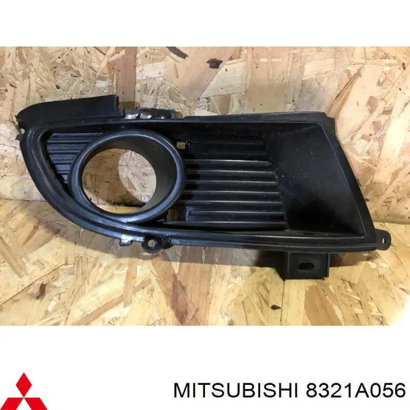Заглушка, решітка протитуманних фар бампера переднього, права Mitsubishi 8321A056 ціна, від 6.33 USD