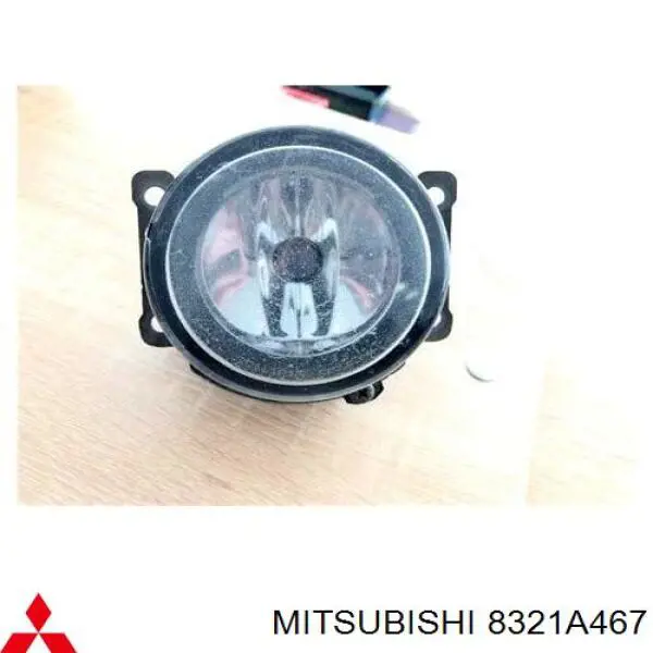Фара протитуманна, ліва/права 8321A467 Mitsubishi