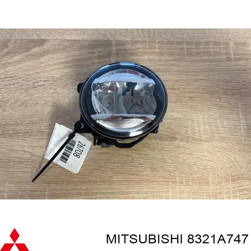 8321A747 Mitsubishi фара протитуманна, ліва