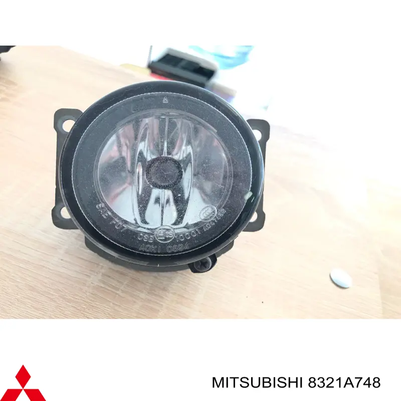 Купити 8321A748 Mitsubishi Протитуманка права