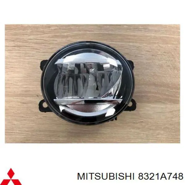 8321A748 Mitsubishi фара протитуманна, права