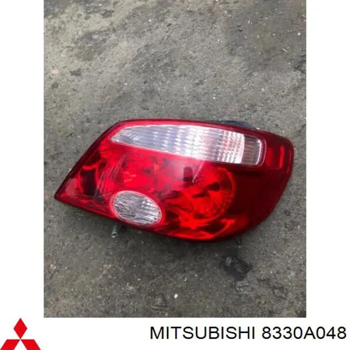 MN175254 Mitsubishi ліхтар задній правий