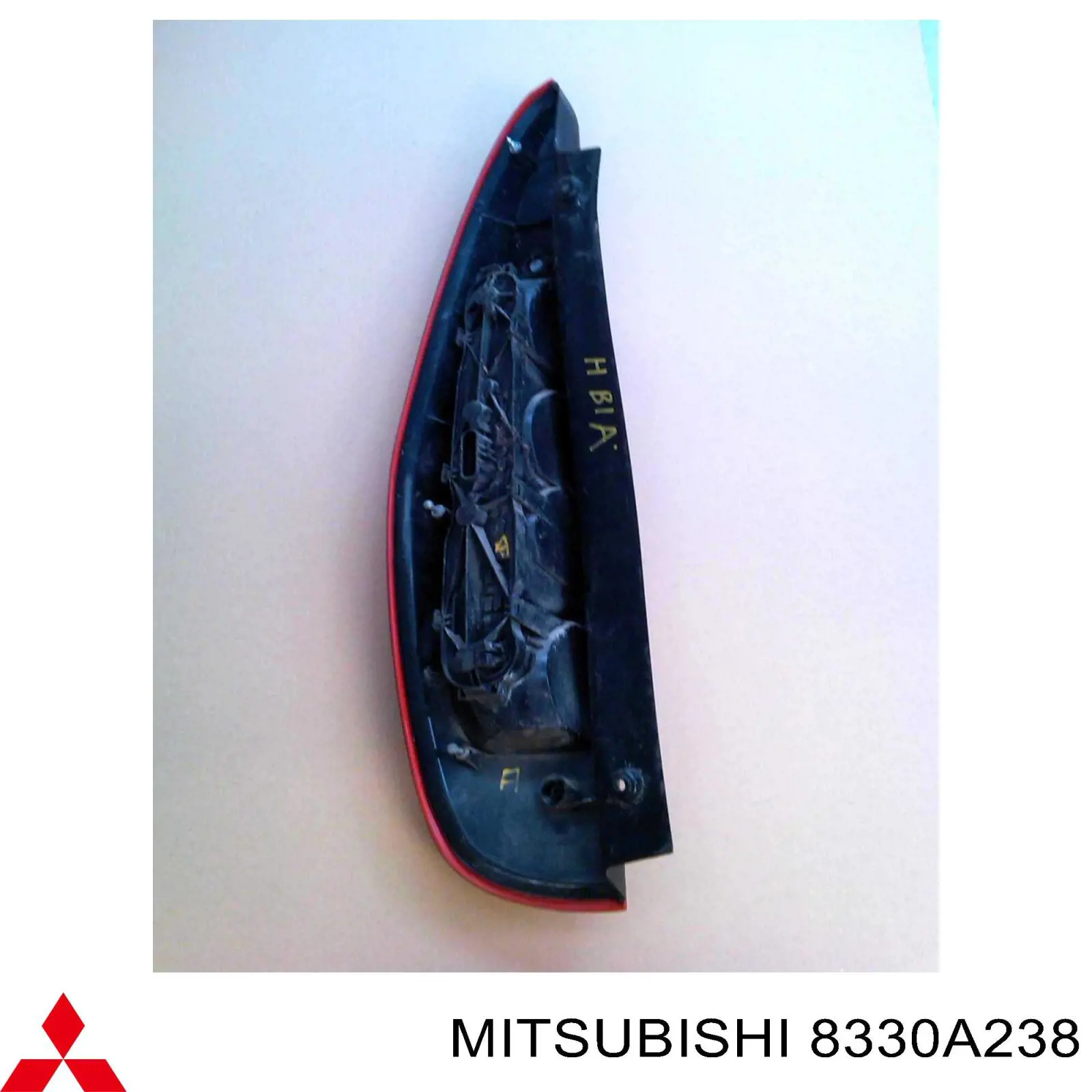 MN186270 Mitsubishi ліхтар задній правий