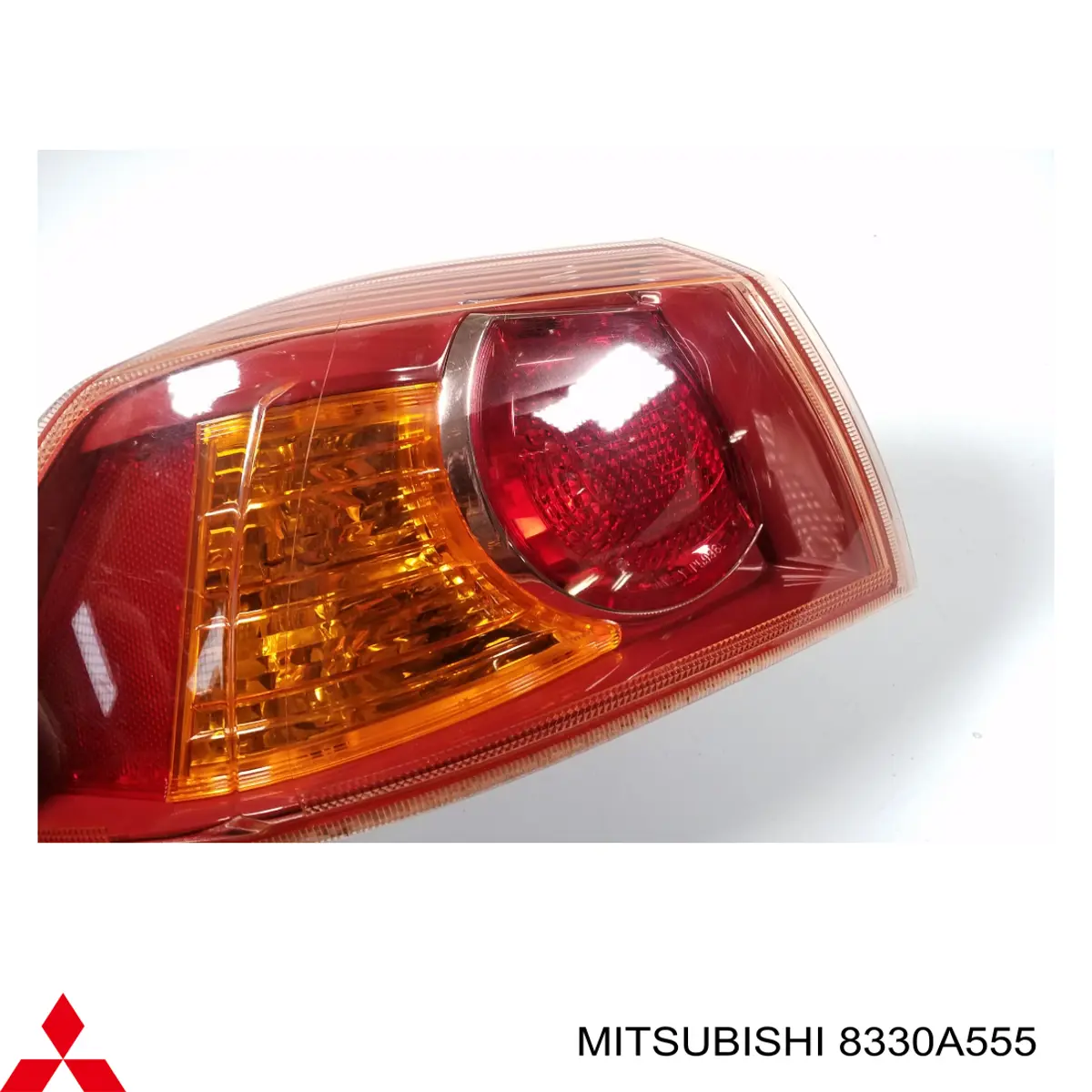 8330A371 Mitsubishi ліхтар задній лівий, зовнішній