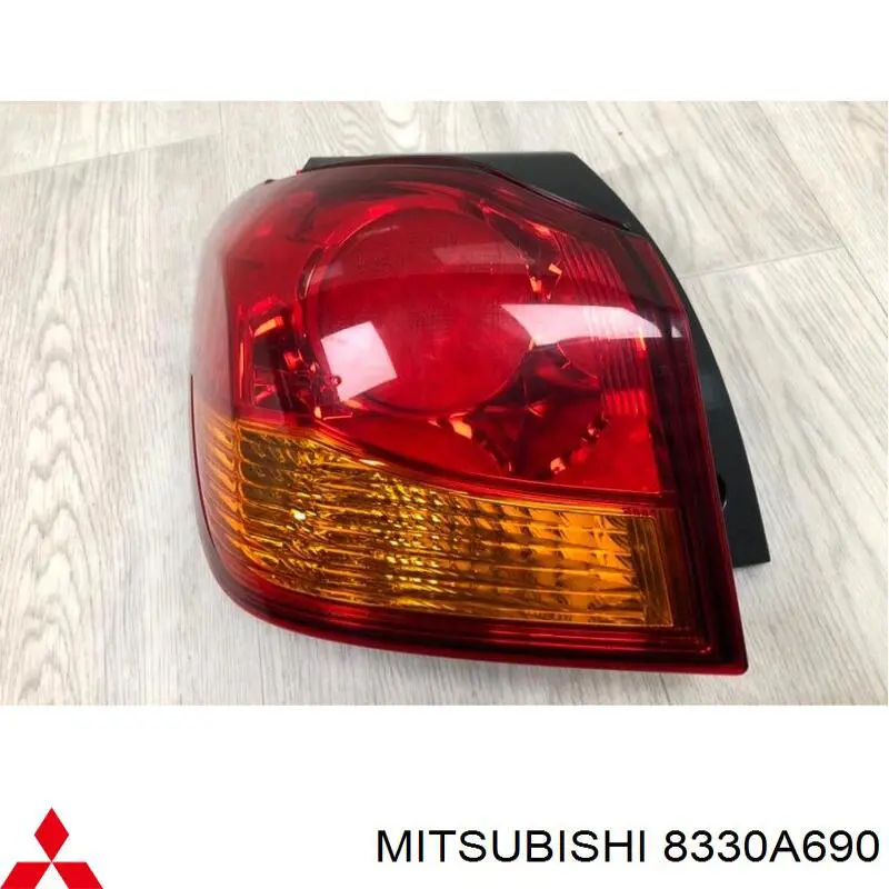 Фара задня права зовнішня Mitsubishi 8330A690