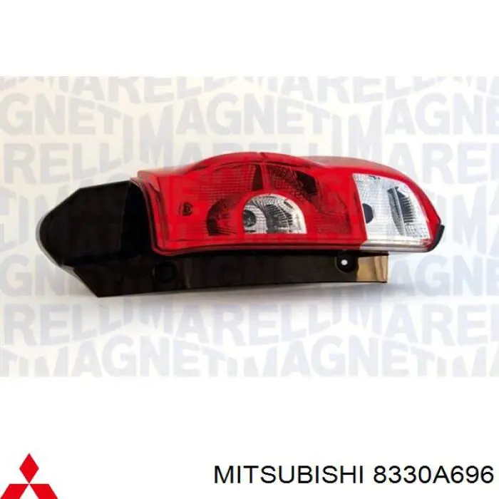 8330A702 Mitsubishi Ліхтар задній правий
