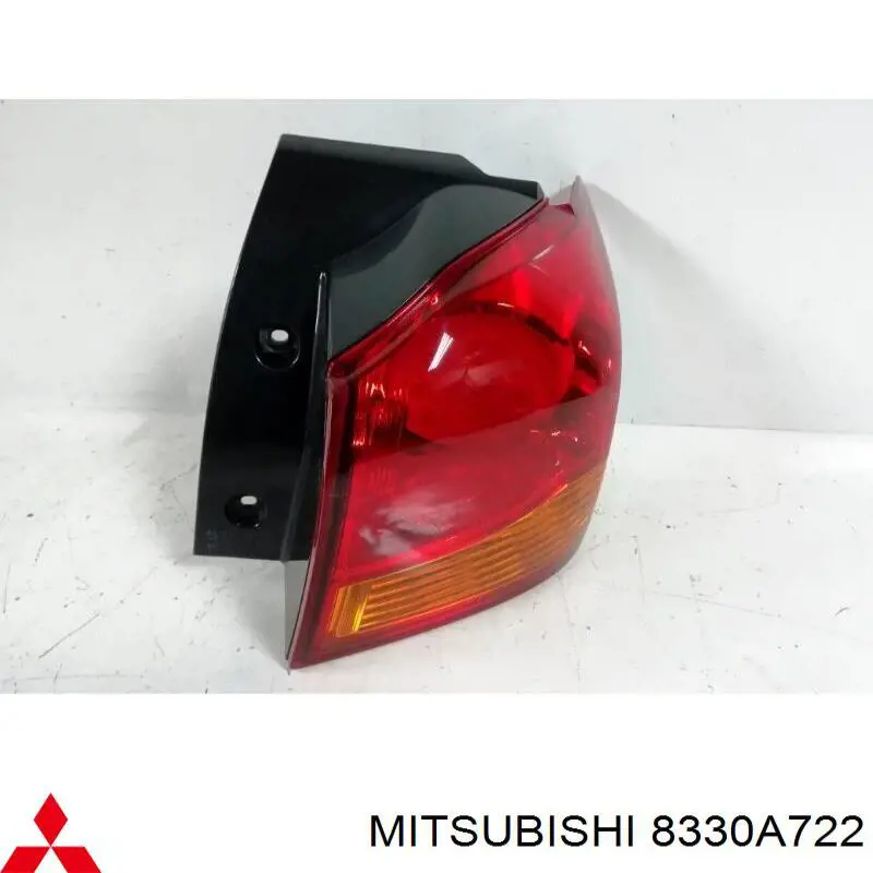 8330A722 Mitsubishi ліхтар задній правий, зовнішній