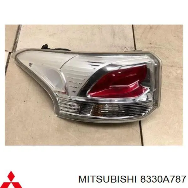 8330A787 Mitsubishi ліхтар задній лівий