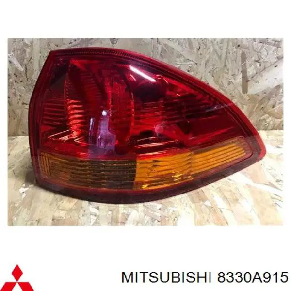 8330A915 Mitsubishi ліхтар задній лівий, зовнішній