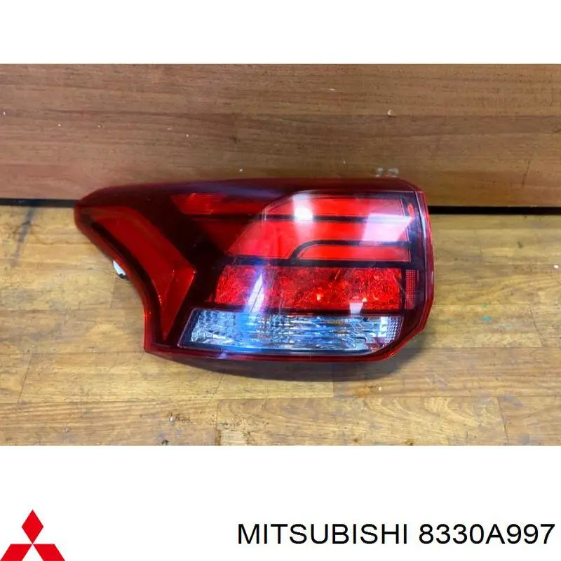 Купити 8330A997 Mitsubishi Ліхтар задній лівий, зовнішній
