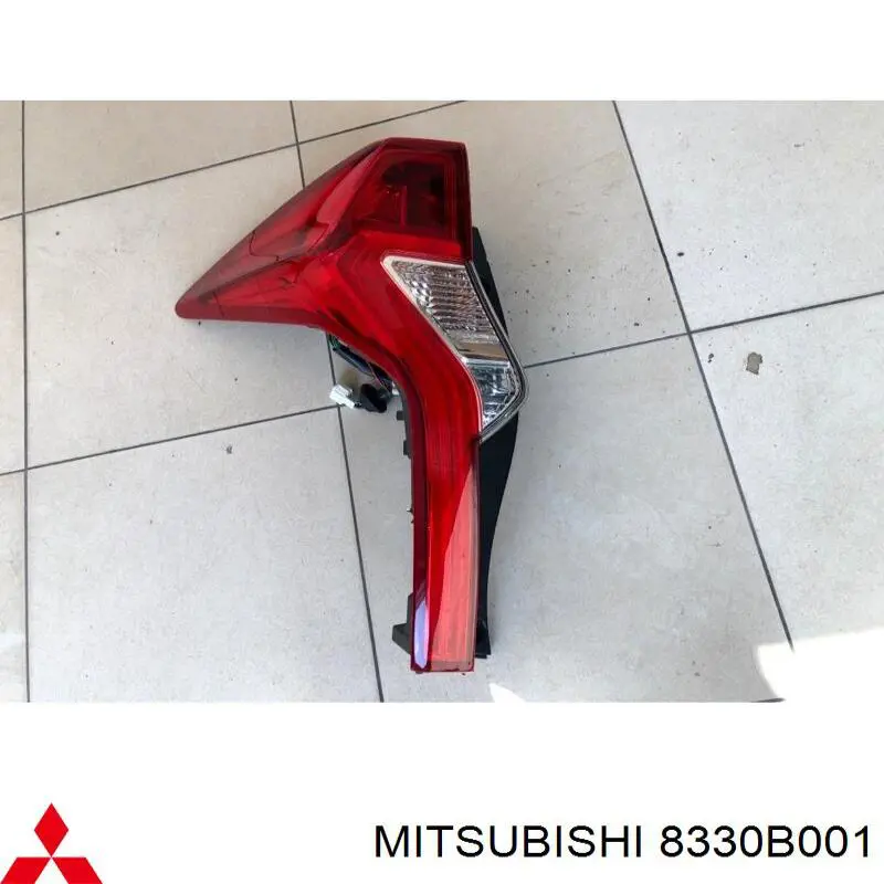 8330B001 Mitsubishi Задня ліва фара