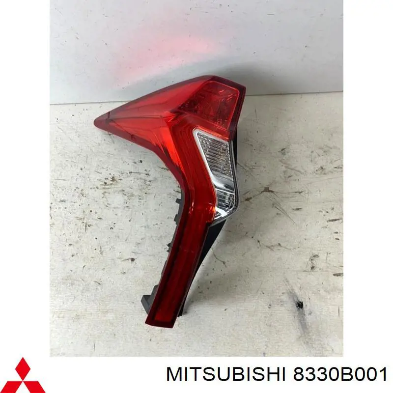 Ліхтар задній лівий Mitsubishi 8330B001 ціна, від 291.32 USD