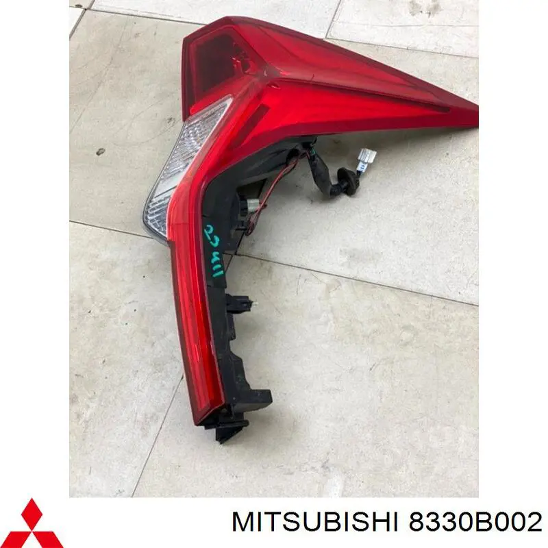 8330B002 Mitsubishi Ліхтар задній правий