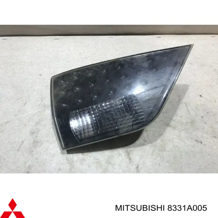 Стоп задній Mitsubishi 8331A005 ціна, від 25.34 USD