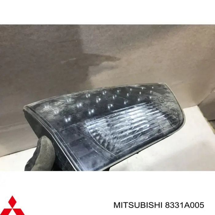 8331A005 Mitsubishi ліхтар задній лівий, внутрішній