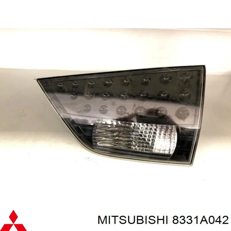 8331A042 Mitsubishi Ліхтар задній правий
