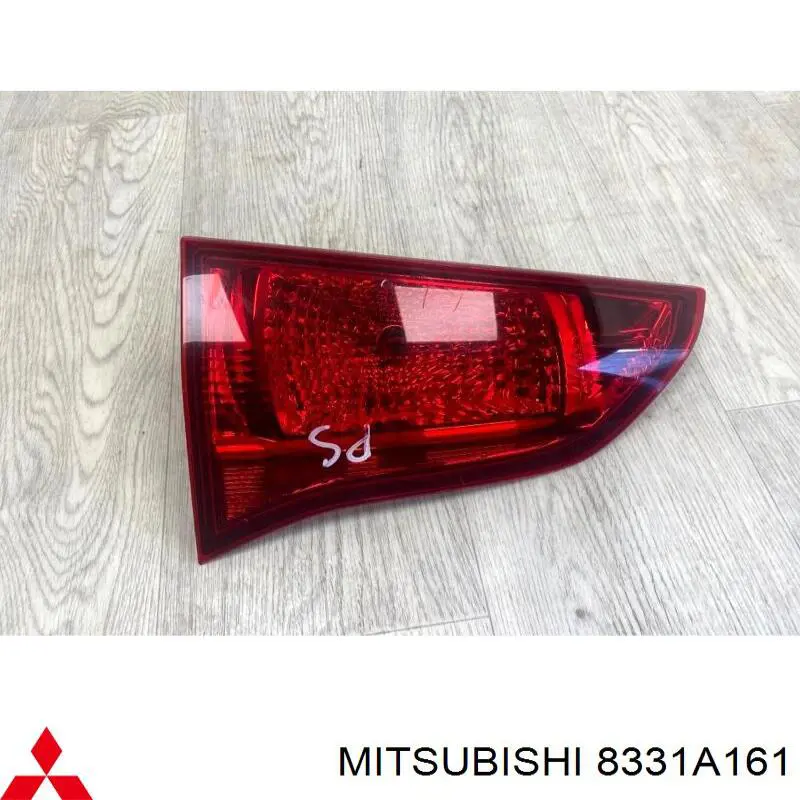 8331A161 Mitsubishi ліхтар задній лівий, внутрішній