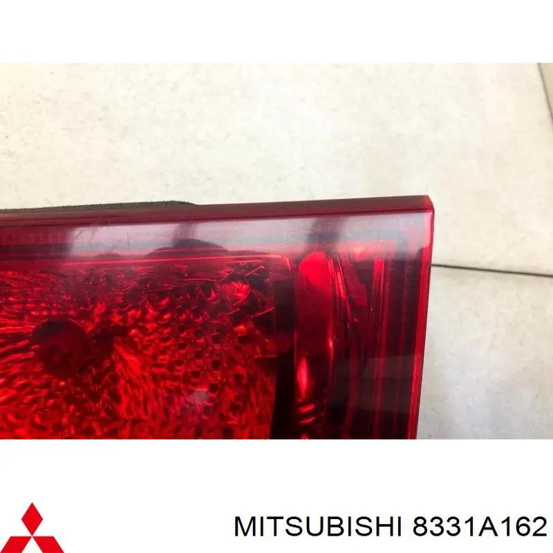 Стоп задній Mitsubishi 8331A132 ціна, від 30.34 USD