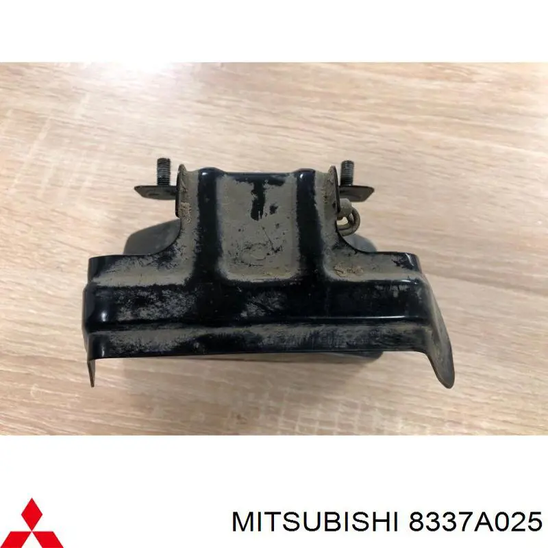 Фара задня, ліва Mitsubishi 8337A025 ціна, від 164.63 USD