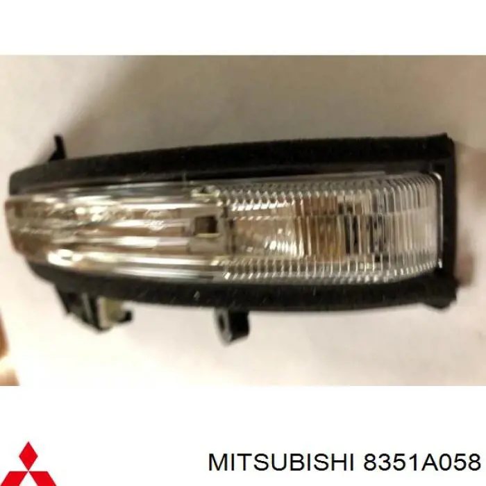 Купити 8351A058 Mitsubishi Покажчик повороту дзеркала, правий
