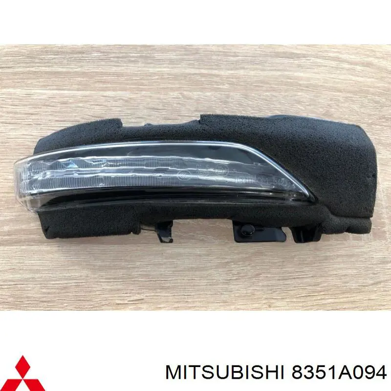 Покажчик повороту дзеркала, правий Mitsubishi 8351A094 ціна, від 120.86 USD