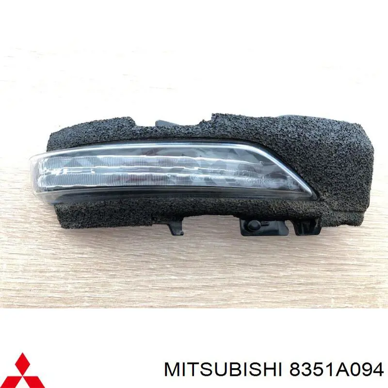 Купити 8351A094 Mitsubishi Покажчик повороту дзеркала, правий