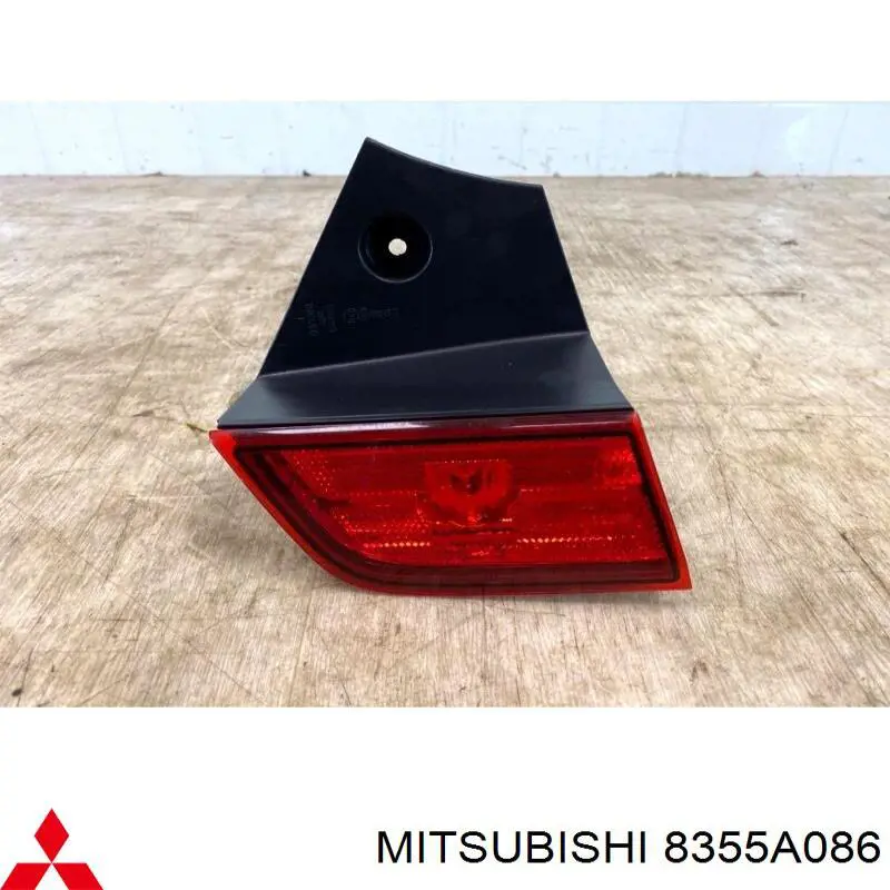 8355A086 Mitsubishi Фара задня, права