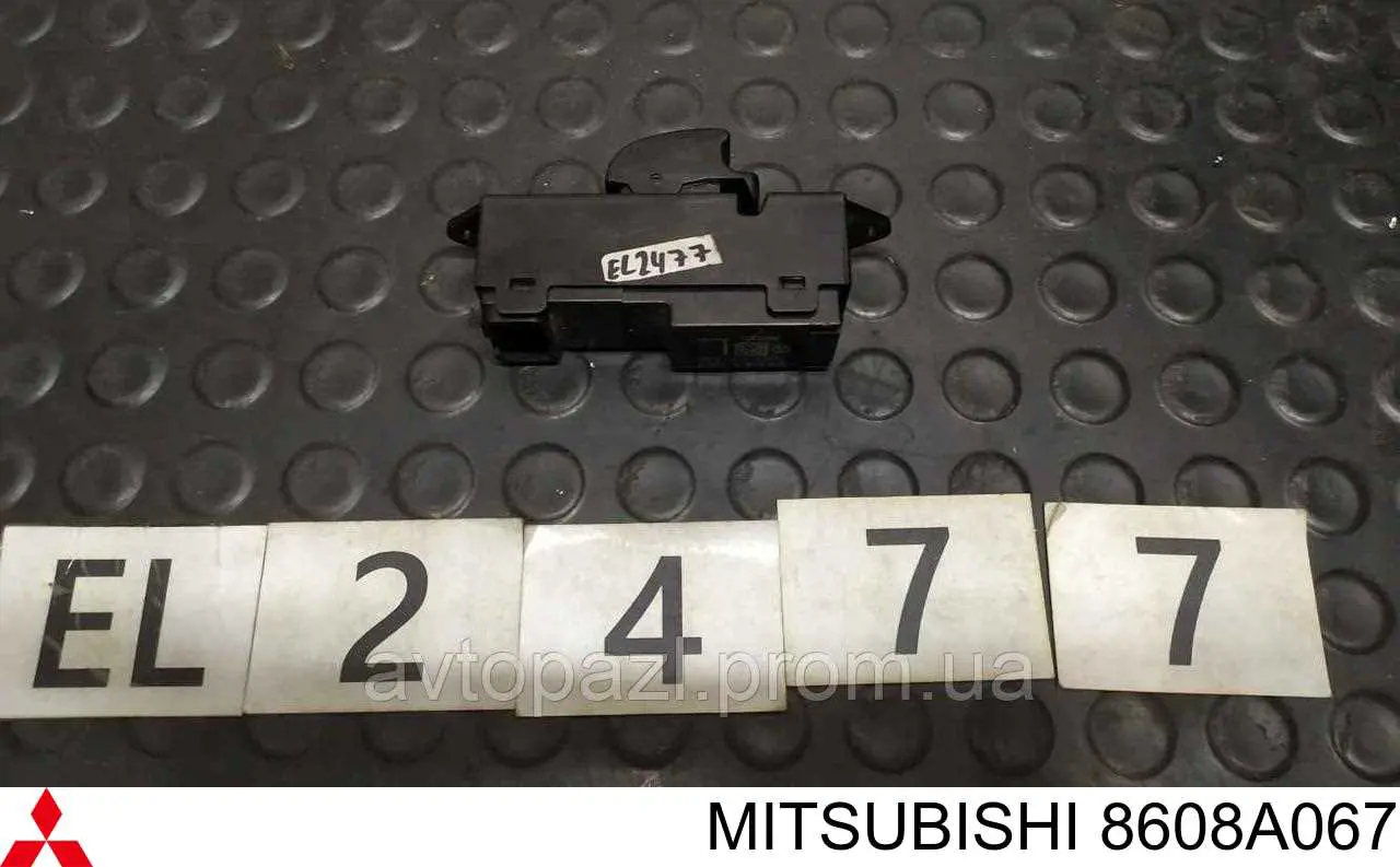Кнопковий блок керування склопідіймачами задній лівий Mitsubishi 8608A067 ціна, від 3.80 USD