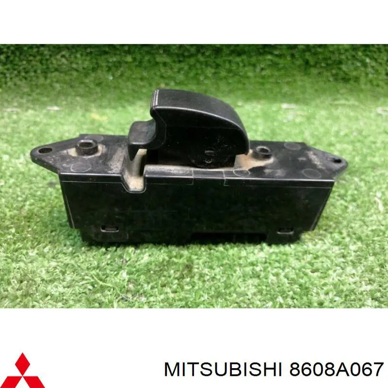 8608A067 Mitsubishi кнопковий блок керування склопідіймачами задній лівий